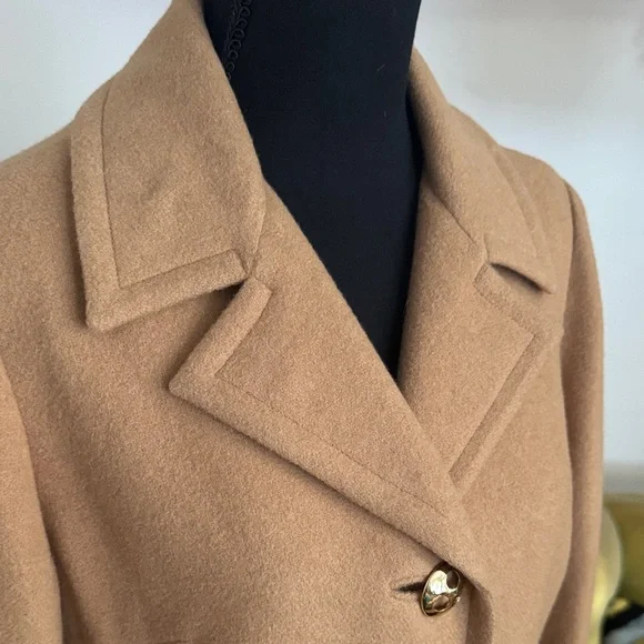 Elegant Tan Camel Hair Coat - Picture 4 of 13